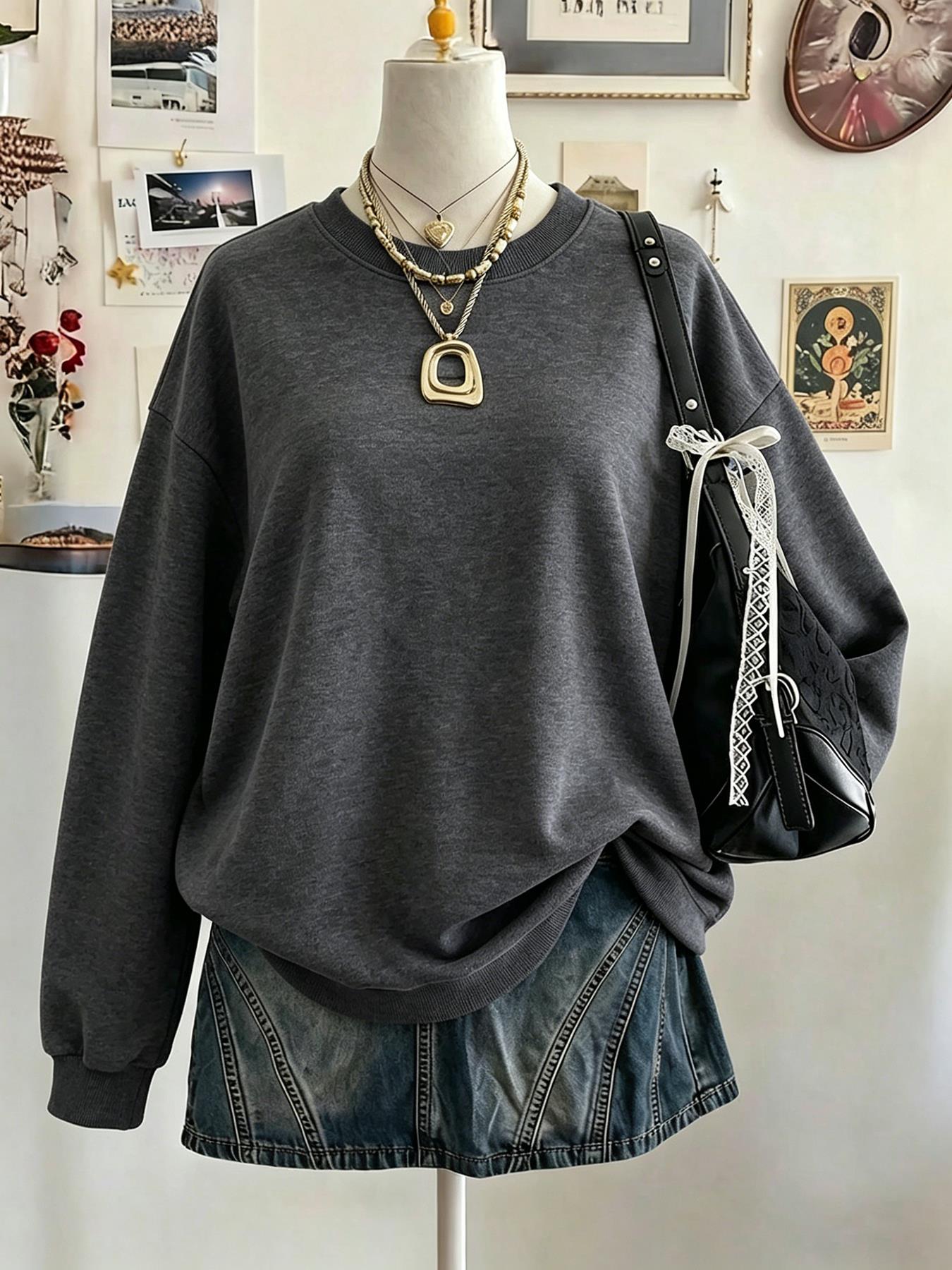 เสื้อสเวตเชิ้ตสีดำคอกลมลำลองสำ - Winter Clothing On Sale บทวิจารณ์และราคา